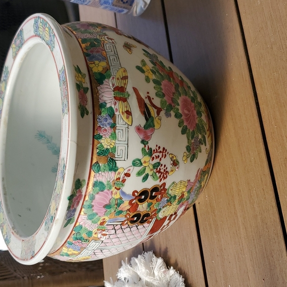 Other - Beautiful Designed vase